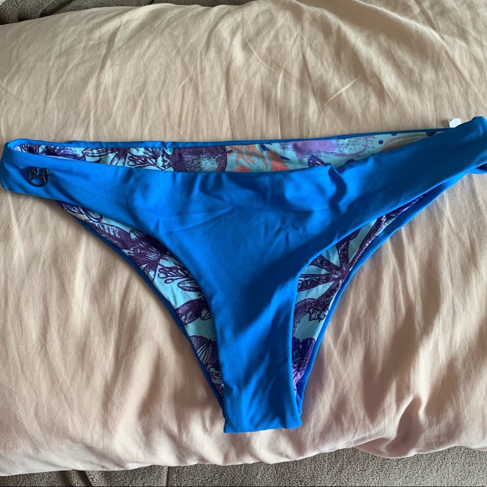 maaji bathing suit / bikini bottoms - reversible